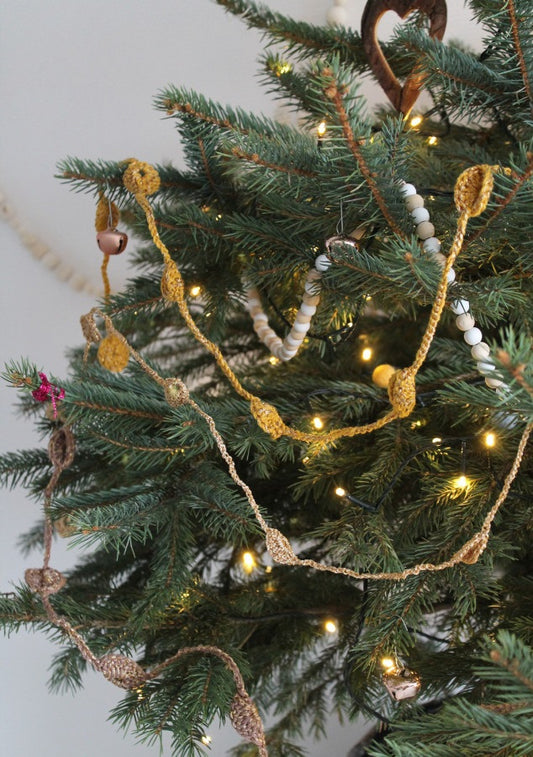 Easy Peasy Christmas Garland