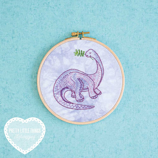 Pretty Little Things 28 - Brontosaurus-borduurwerk