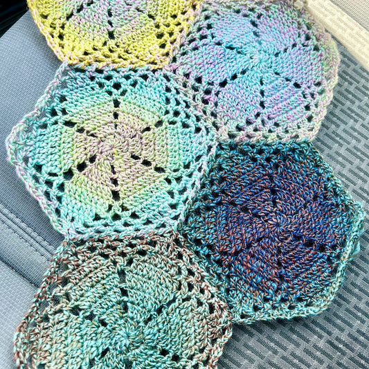 Kanten zeshoeken deken