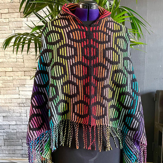 Regenboogponcho met zwart gat