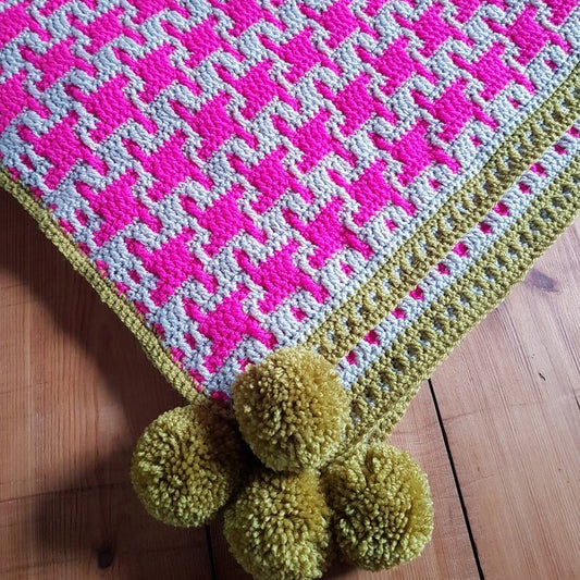 Snaggletooth Throw