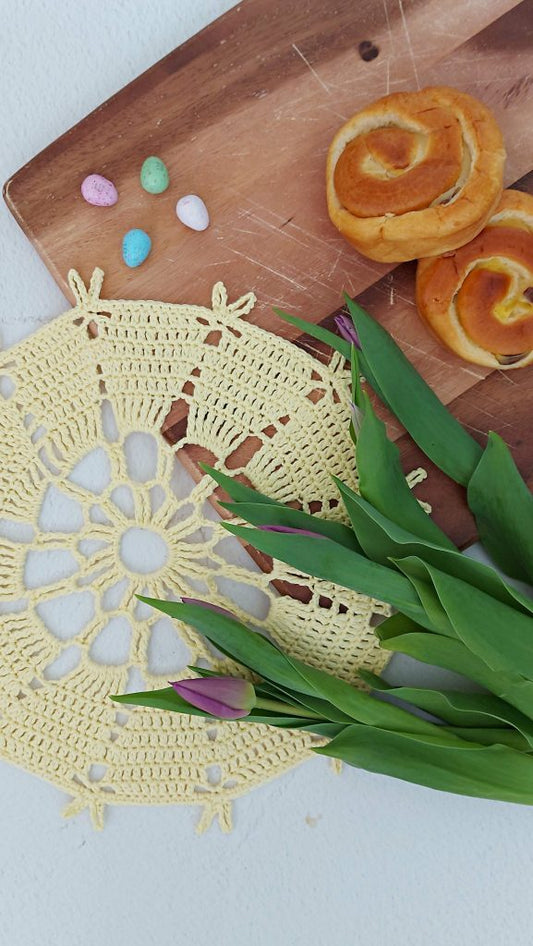 Egg Bow Doily