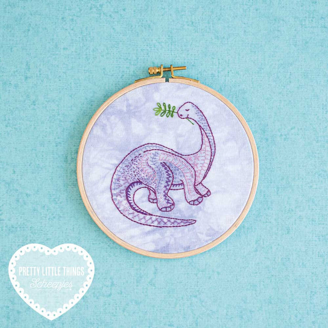 Pretty Little Things 28 - Brontosaurus-borduurwerk