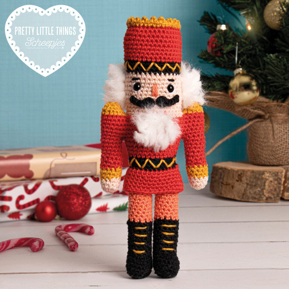 Pretty Little Things 29 - Amigurumi Nutcracker