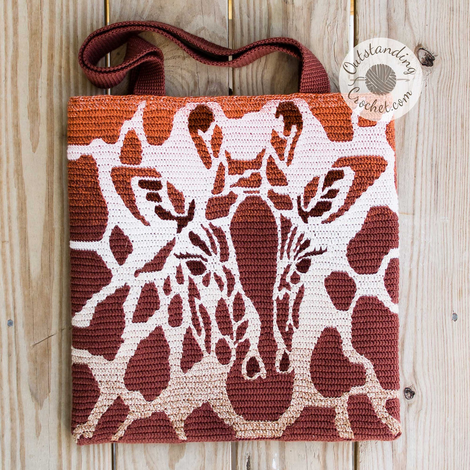 Tas/kussen met giraffenprint en verstoppertje-thema