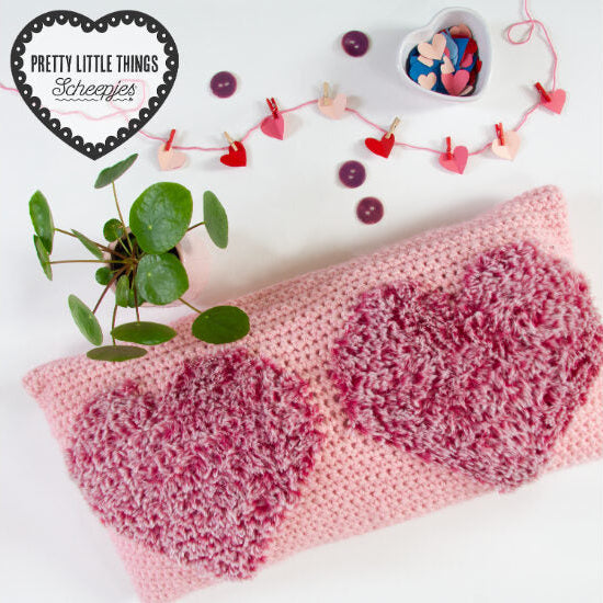 Pretty Little Things 11 - Love Cushion