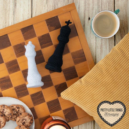 Pretty Little Things 34 - Crocheted Chess King & Queen