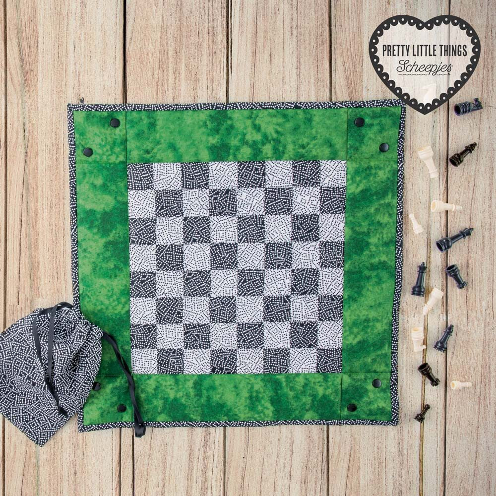 Pretty Little Things 34 - Reversible Quilted Game Board