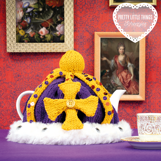 Pretty Little Things 38 - Knitted Crown Tea Cosy