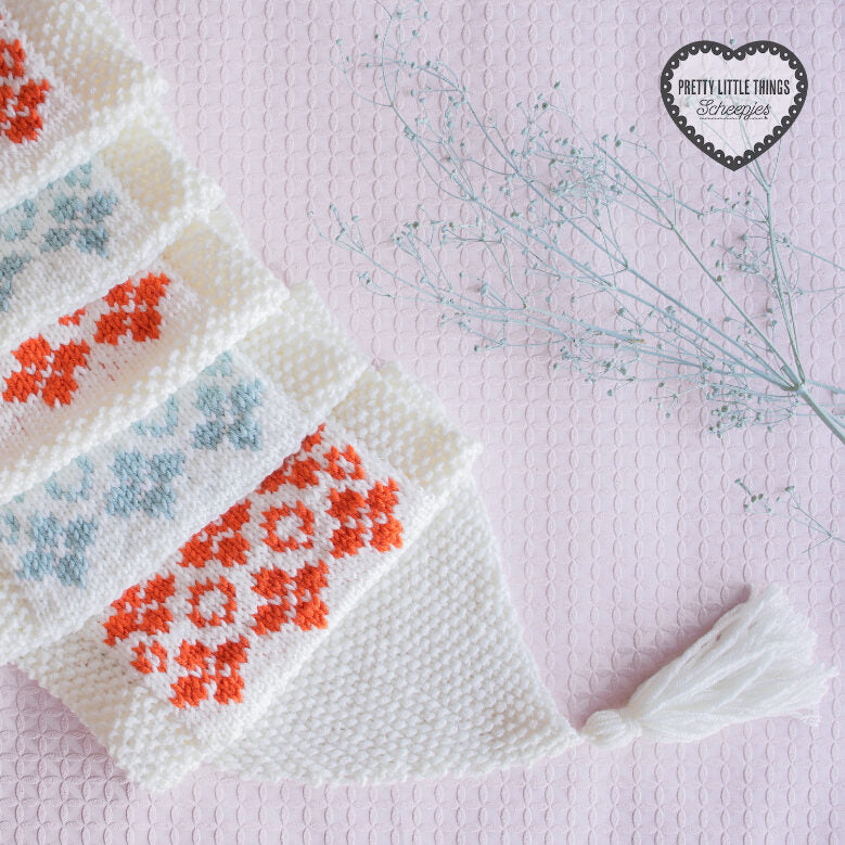 Pretty Little Things 27 - Blossom Knit Table Runner