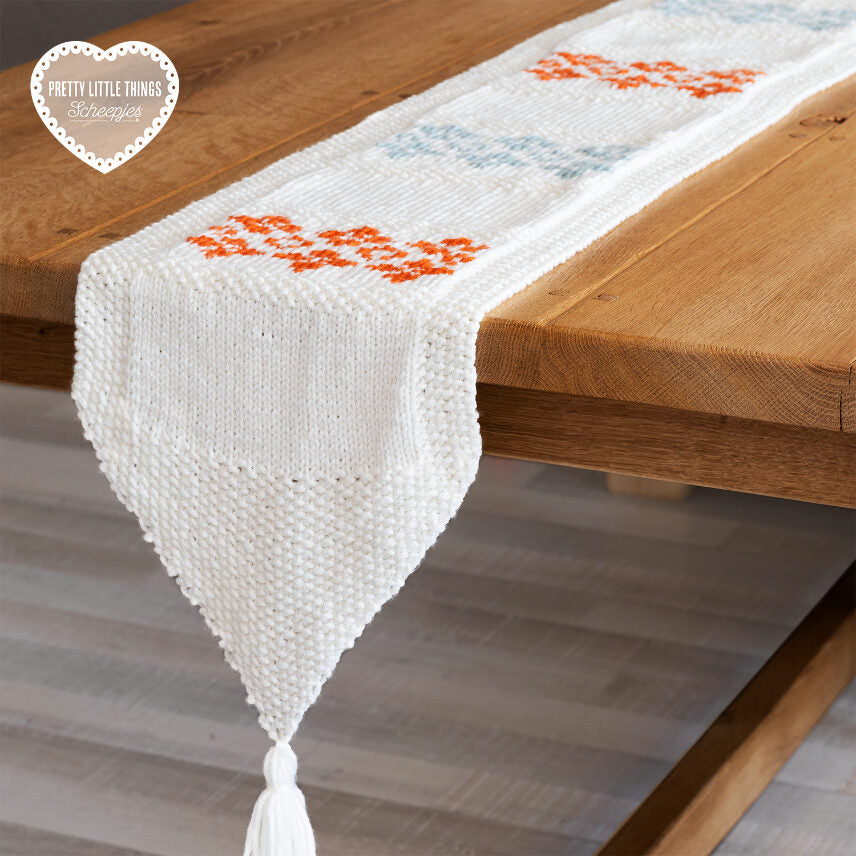 Pretty Little Things 27 - Blossom Knit Table Runner