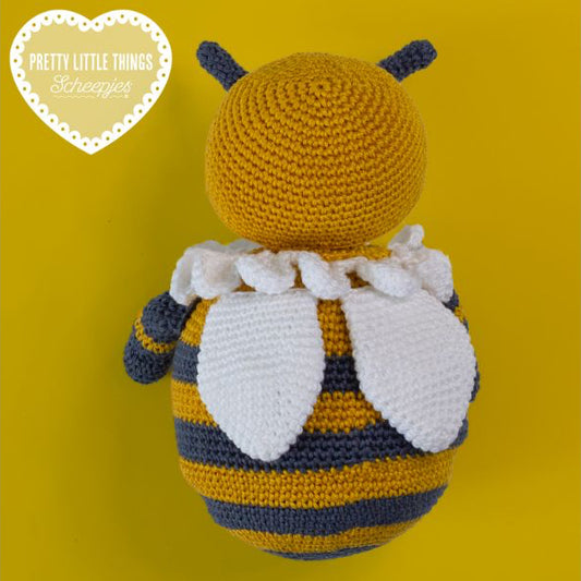 Pretty Little Things 03 - Wobbly Beetrice