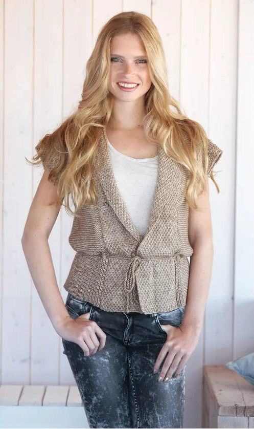 Sleeveless Cardigan made of Stone Washed