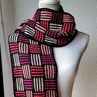 Sjaal met mozaïekpatroon in mandvlechtwerk